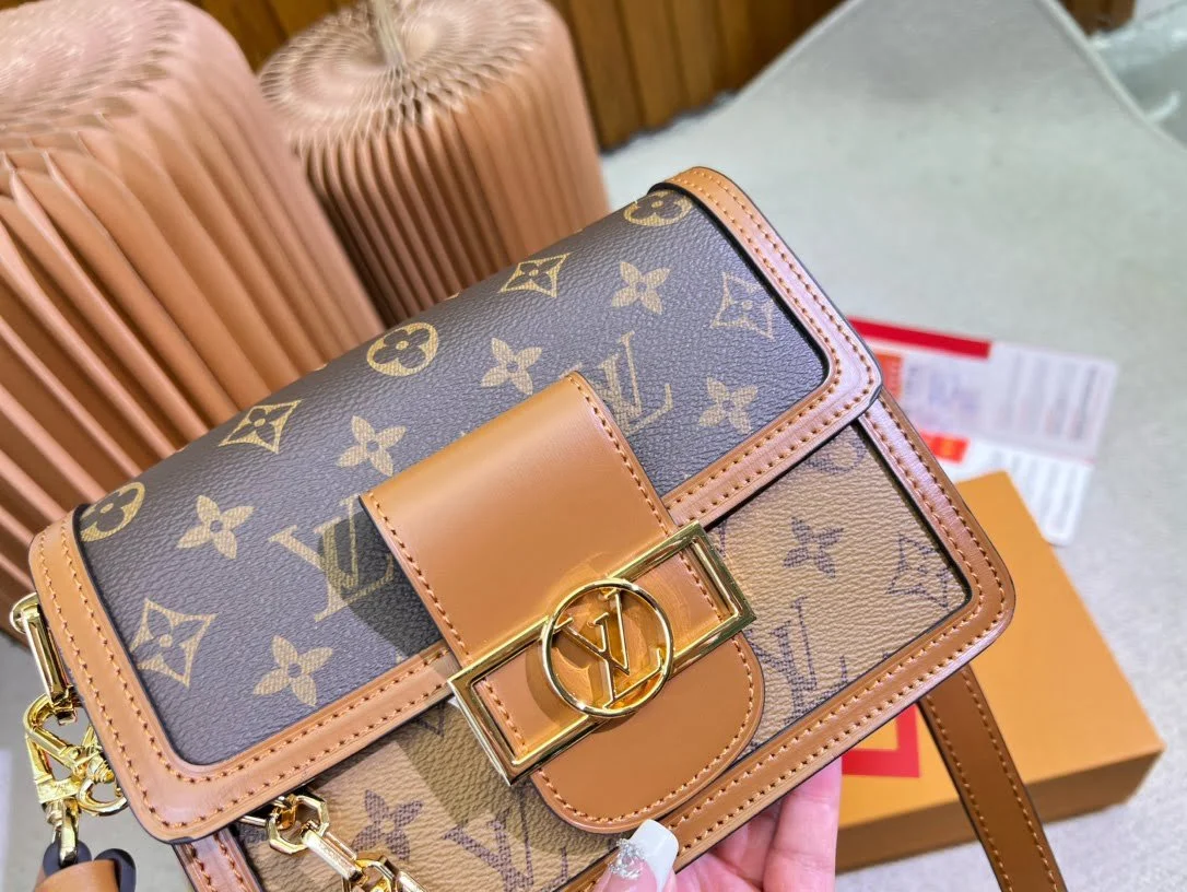 Louis Vuitton / LV Classic Daphne with chain ➕ belt strap Size :20cm/25cm - LITELUX