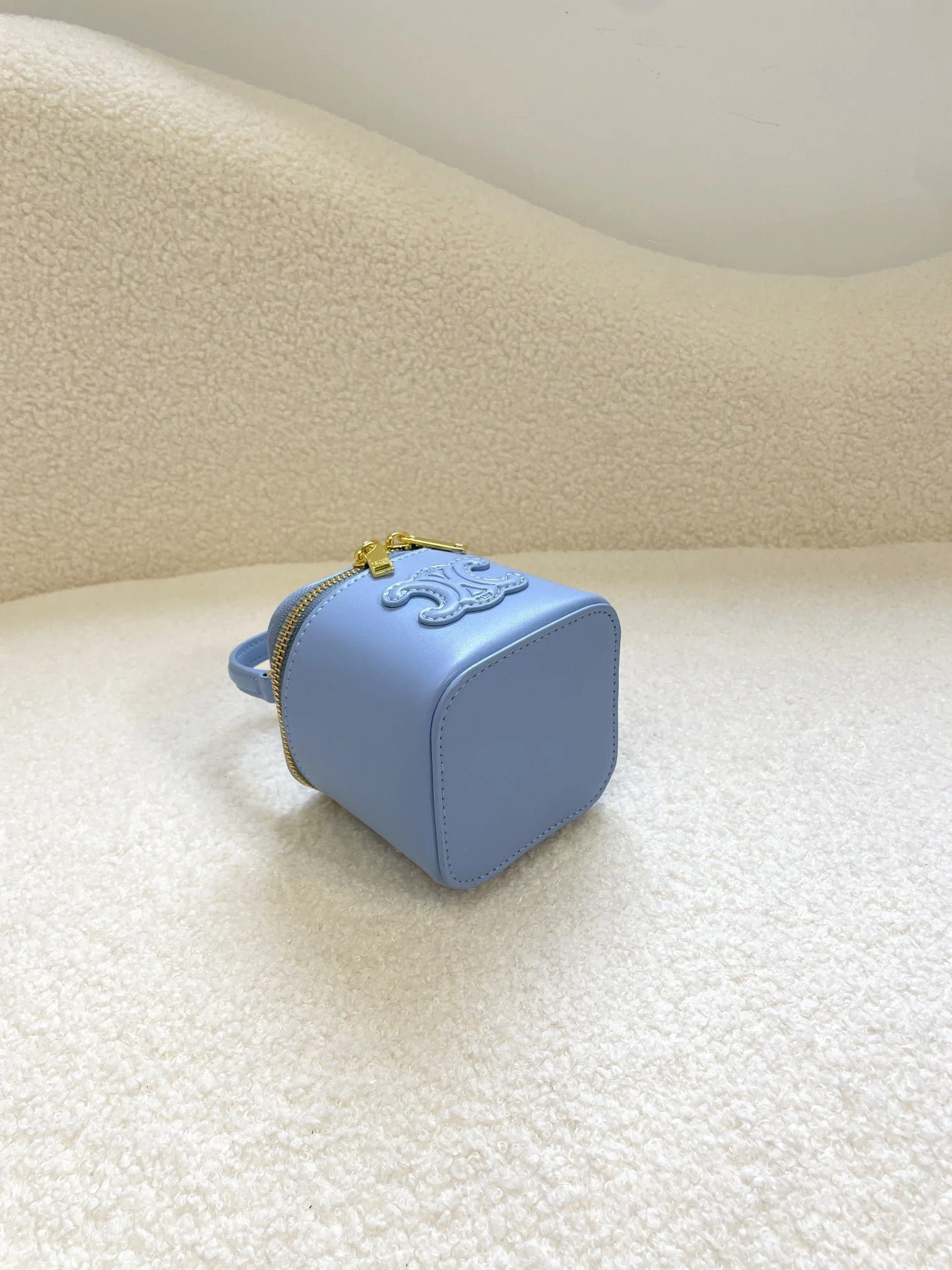 CELINE 23s Spring/Summer – Mini smooth leather makeup case Blue 8080 Size: 9.5* 8* 9cm - LITELUX