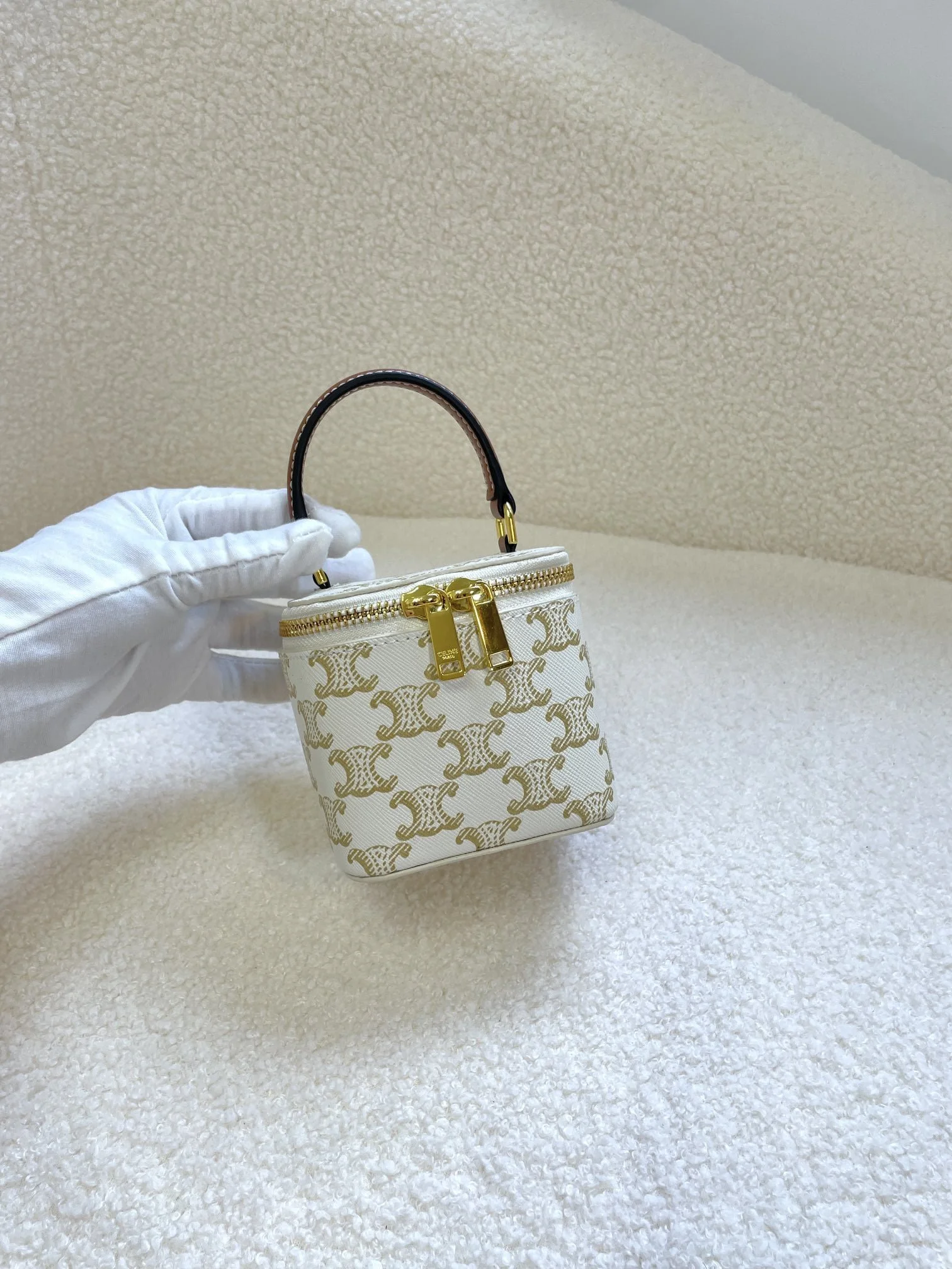 CELINE 23s Spring/Summer – Mini smooth leather makeup case Presbyopia pattern 8080 Size: 9.5* 8* 9cm - LITELUX