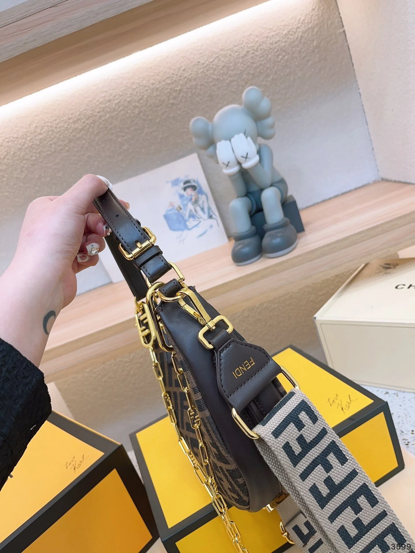 FENDI half moon bag Underarm bag with chain strap Size: 25*18cm - LITELUX