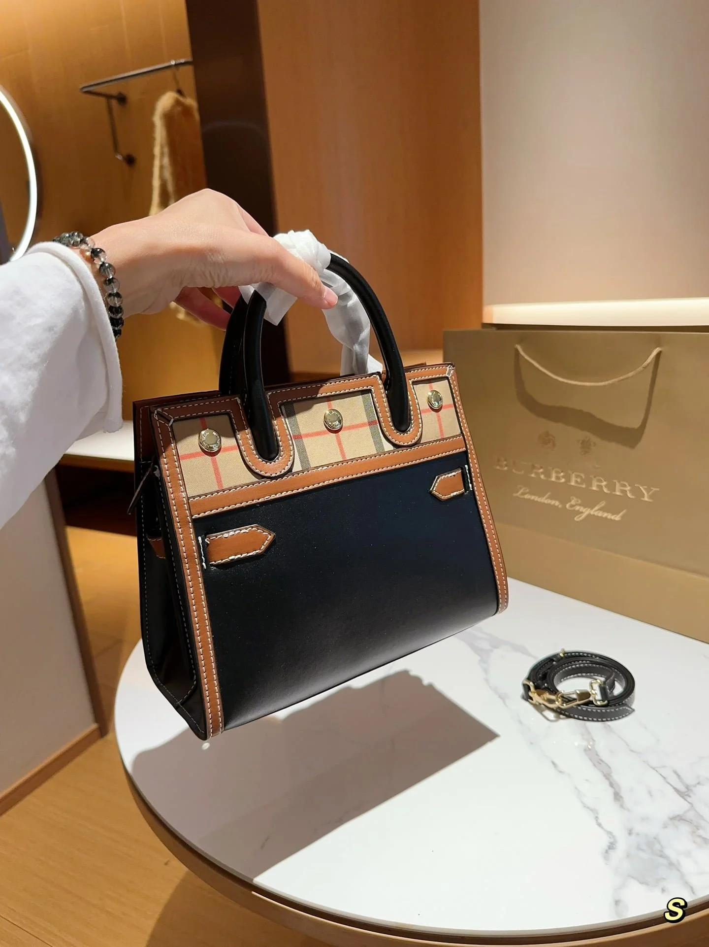 Burberry title Hand-held crossbody tote bag size: 26cm - LITELUX