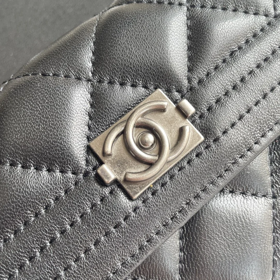 Chanel sheepskin Clutch bag with sliver hardware size: 19*10cm - LITELUX