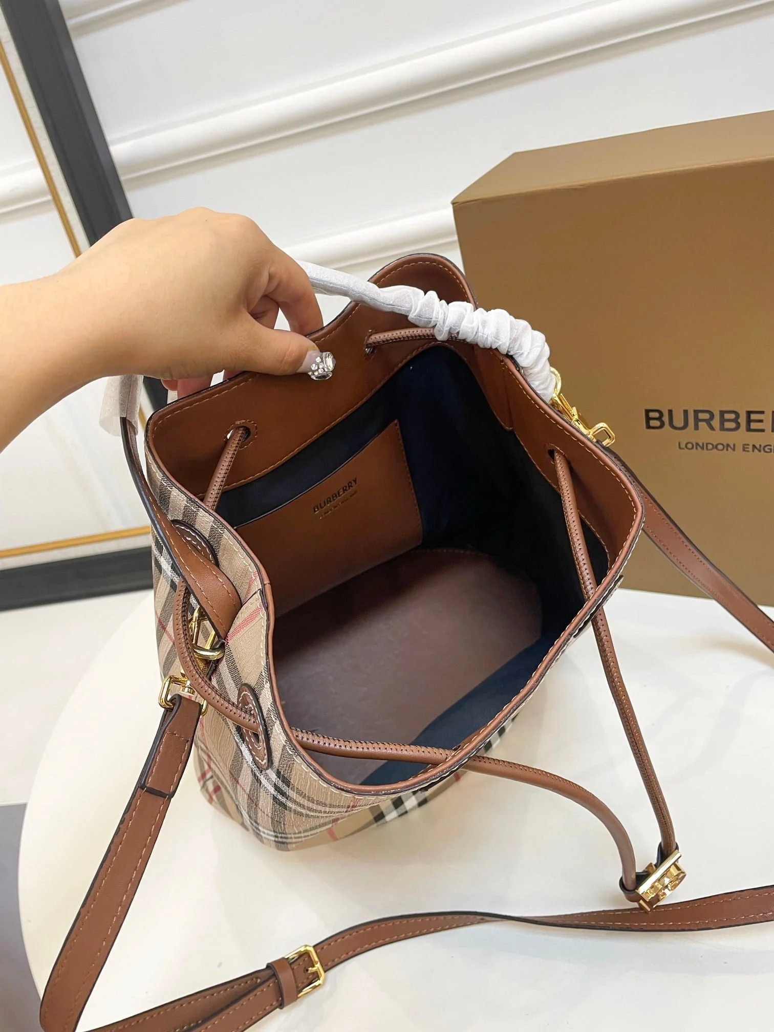 Burberry Bucket bag size: 26*8cm - LITELUX