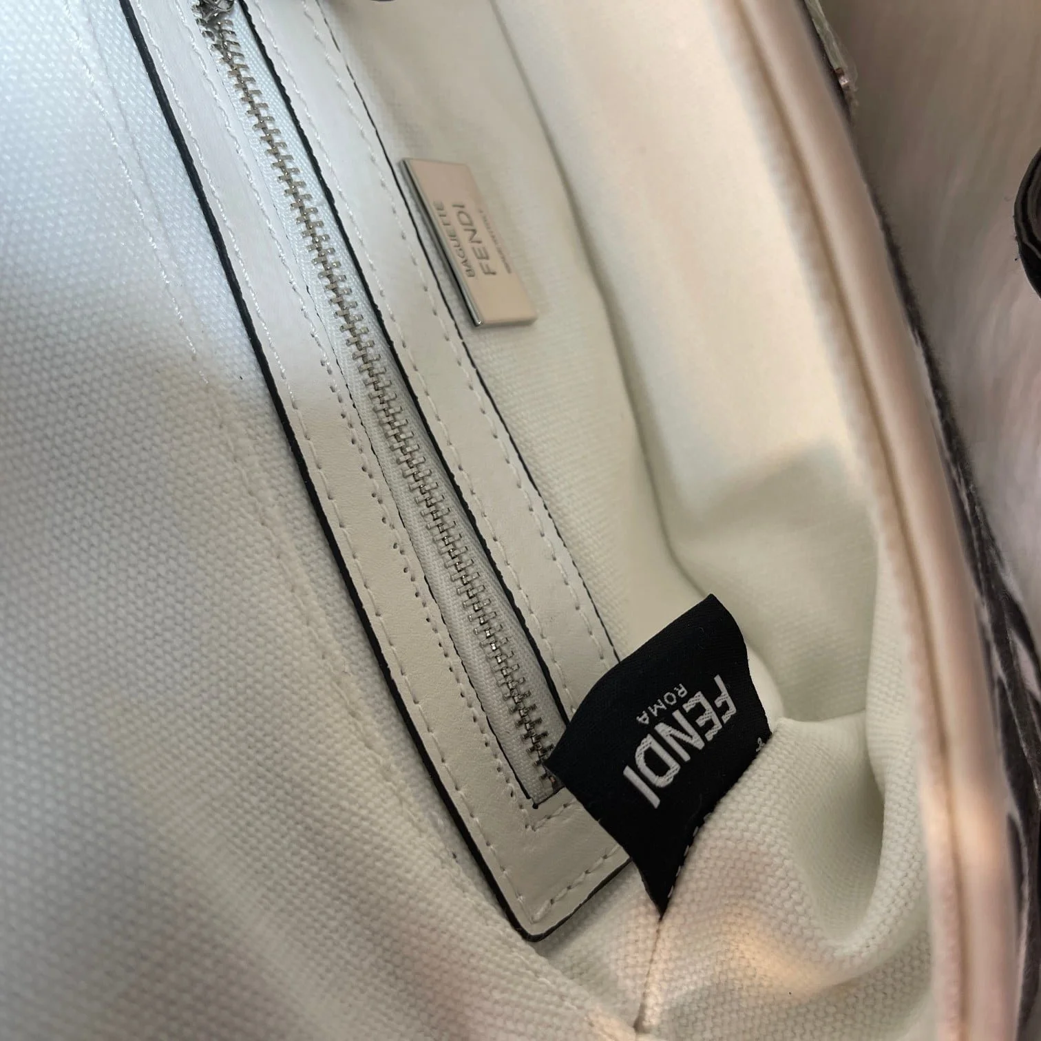 FENDI 2023 latest BAGUETTE bag with Leather strap F2029 Size:26-5-15CM - LITELUX