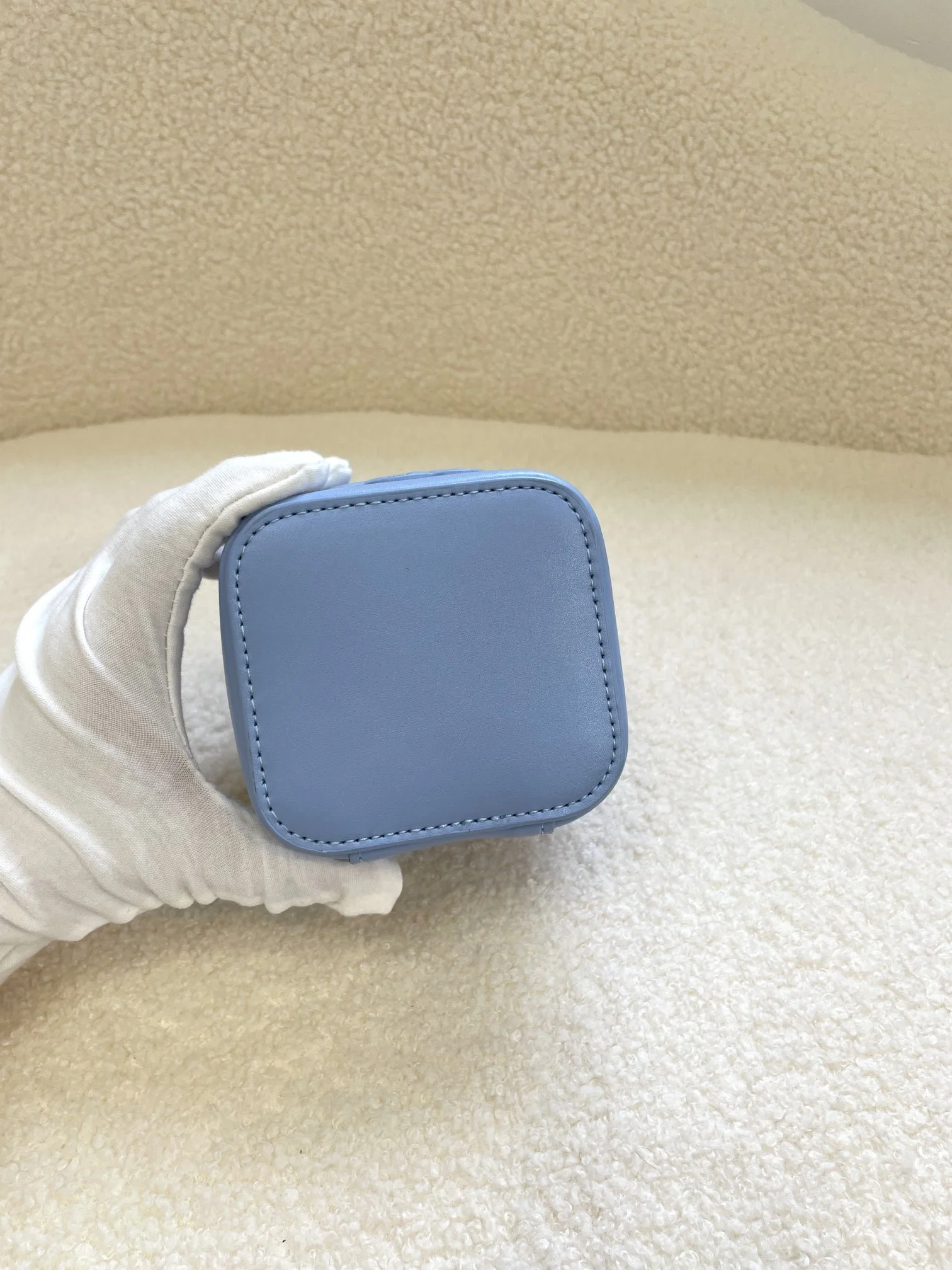 CELINE 23s Spring/Summer – Mini smooth leather makeup case Blue 8080 Size: 9.5* 8* 9cm - LITELUX