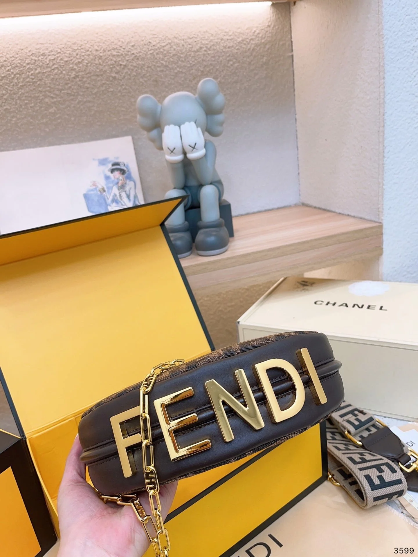 FENDI half moon bag Underarm bag with chain strap Size: 25*18cm - LITELUX