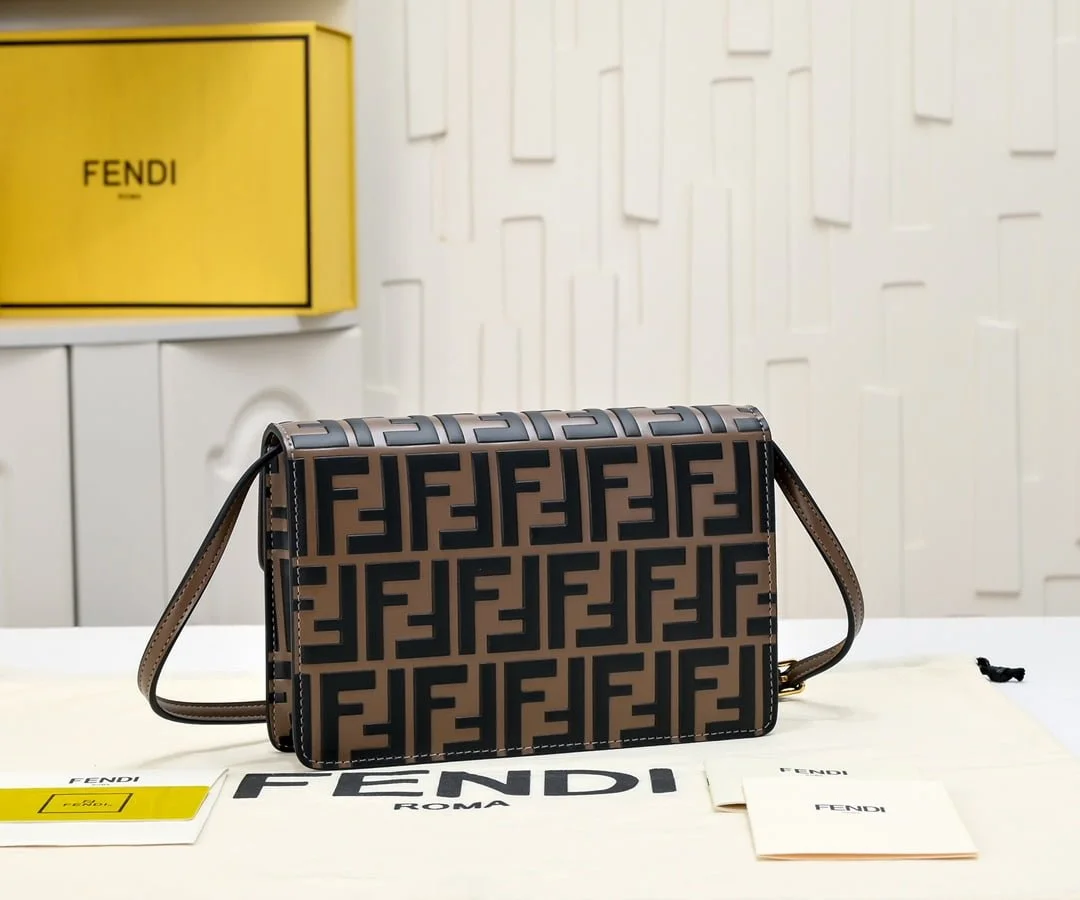 FENDI Mini clamshell chain handbag size:20*6*13cm - LITELUX