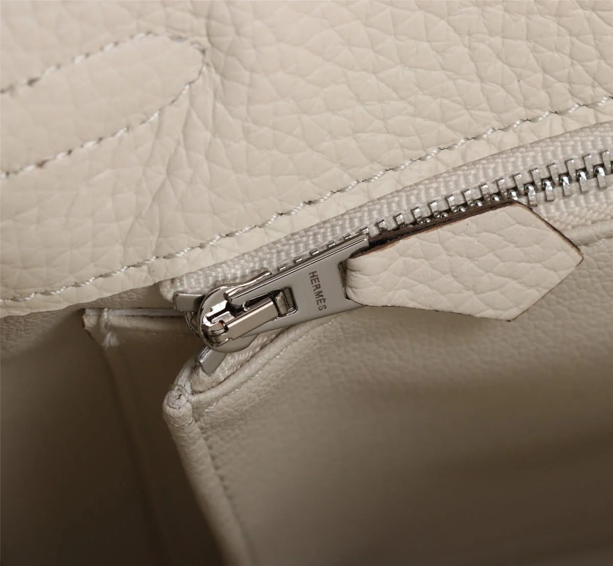 Hermès Kelly Togo Calf Sliver hardware Milkshake white size: 25Cm/ 28Cm - LITELUX