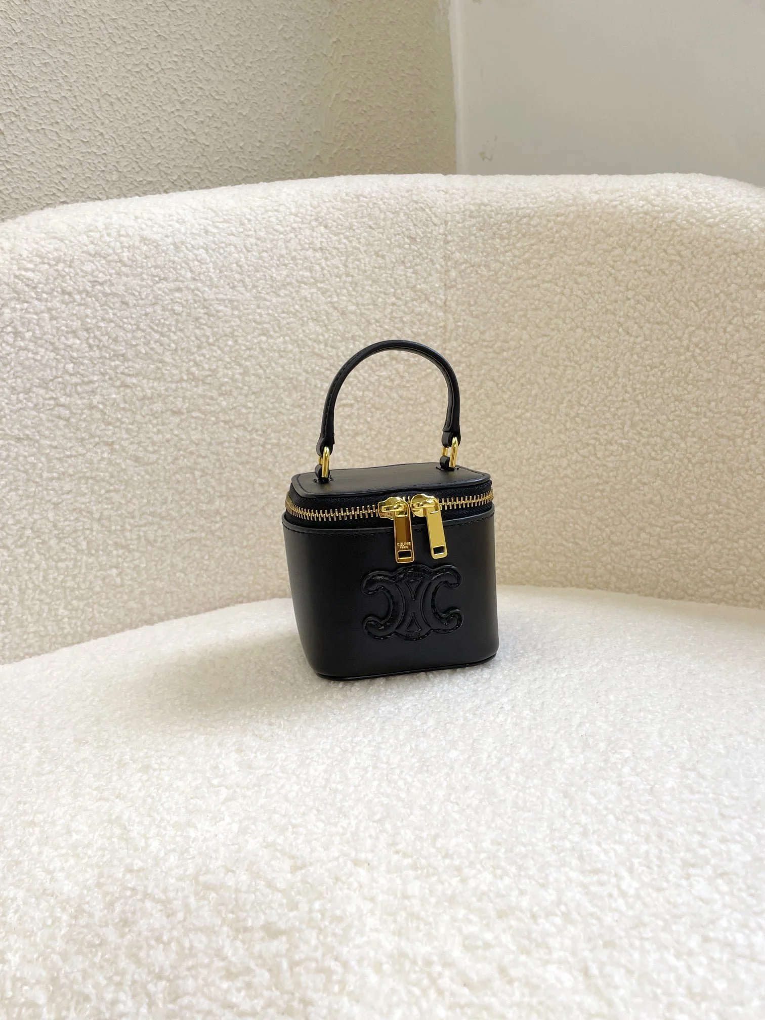 CELINE 23s Spring/Summer – Mini smooth leather makeup case Black 8080 Size: 9.5* 8* 9cm - LITELUX