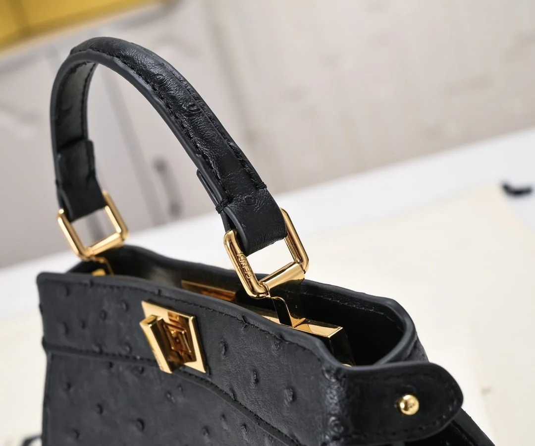FENDI Peekaboo Black 23ss 335 Size: 20*15cm - LITELUX