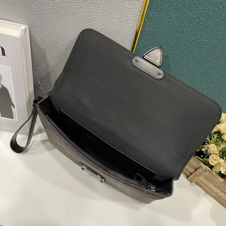 Louis Vuitton bag - HAUTEWATCH