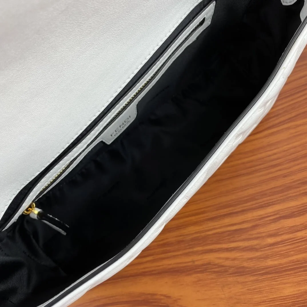 FENDI BAGUETTE Embossed design White Handbag F0191 Size: 26x5x15cm - LITELUX