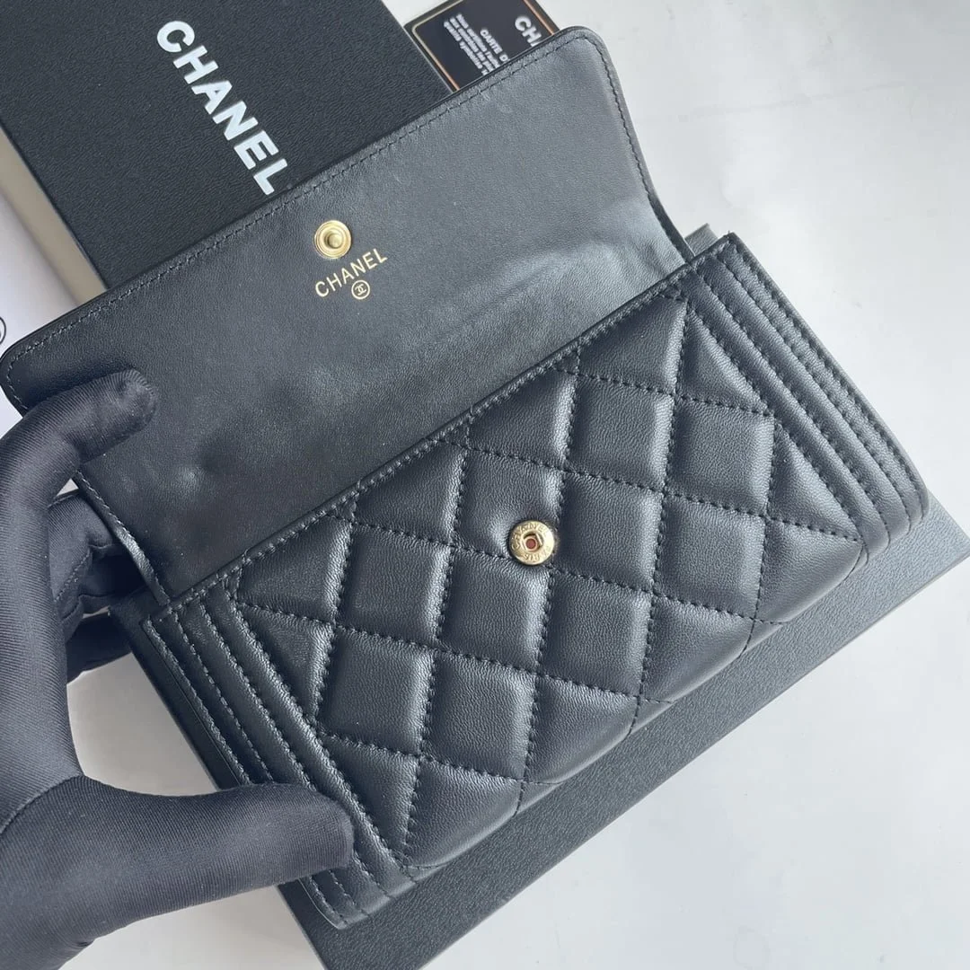 Chanel sheepskin Clutch bag with gold hardware size: 19*10cm - LITELUX