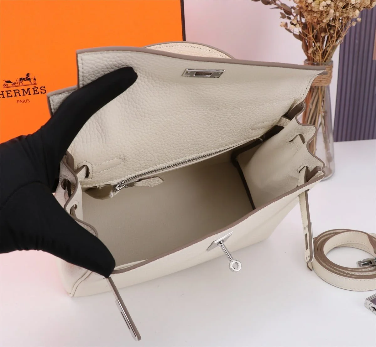 Hermès Kelly Togo Calf Sliver hardware Milkshake white size: 25Cm/ 28Cm - LITELUX