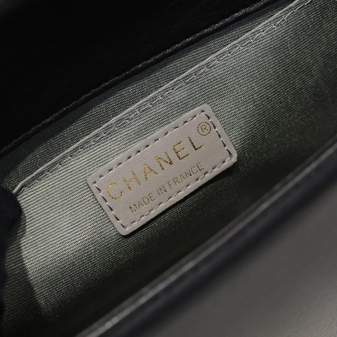 Chanel Lamb skin chain crossbody bag with gold hardware size: 25*15*9cm - LITELUX
