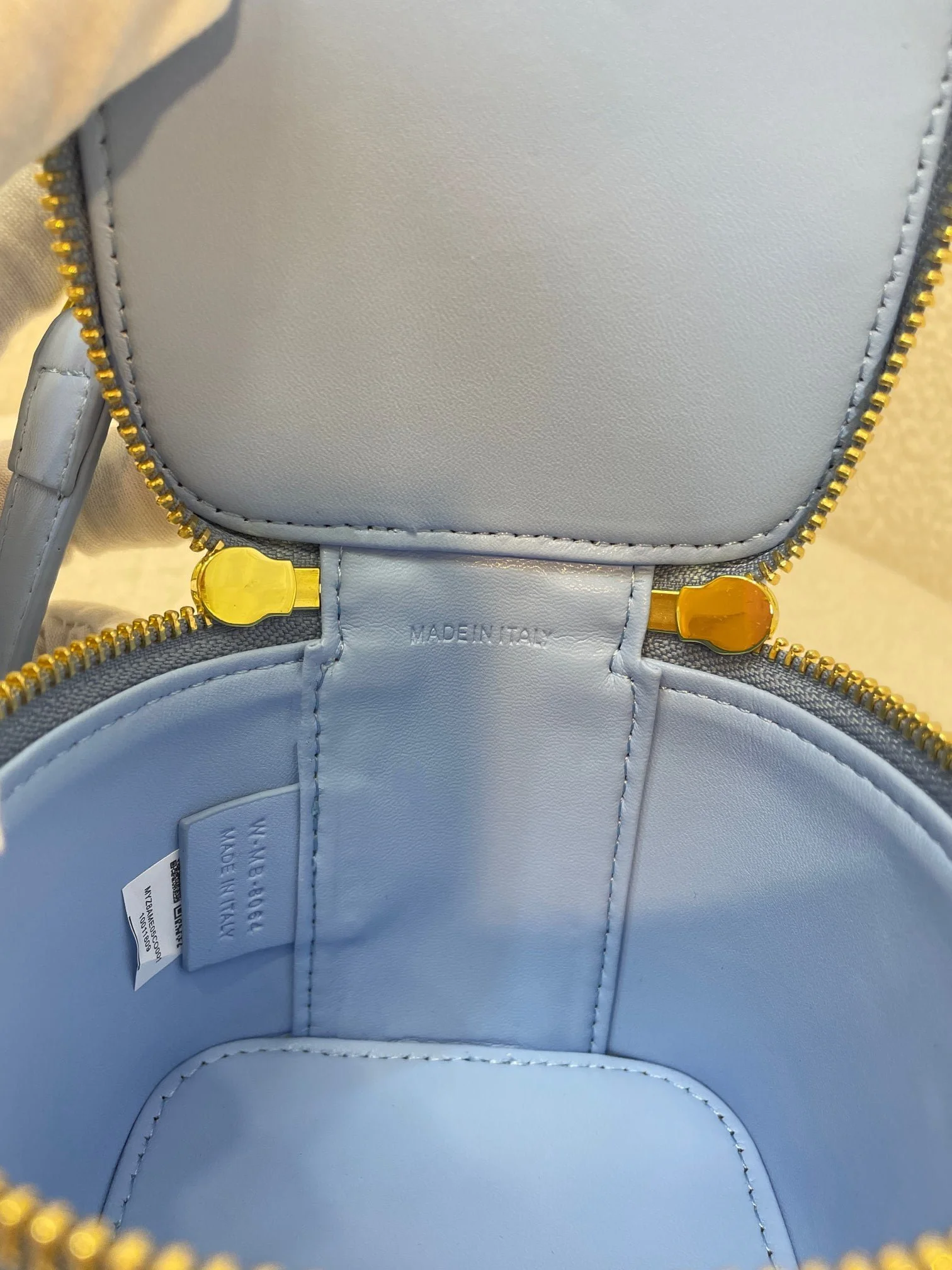 CELINE 23s Spring/Summer – Mini smooth leather makeup case Blue 8080 Size: 9.5* 8* 9cm - LITELUX
