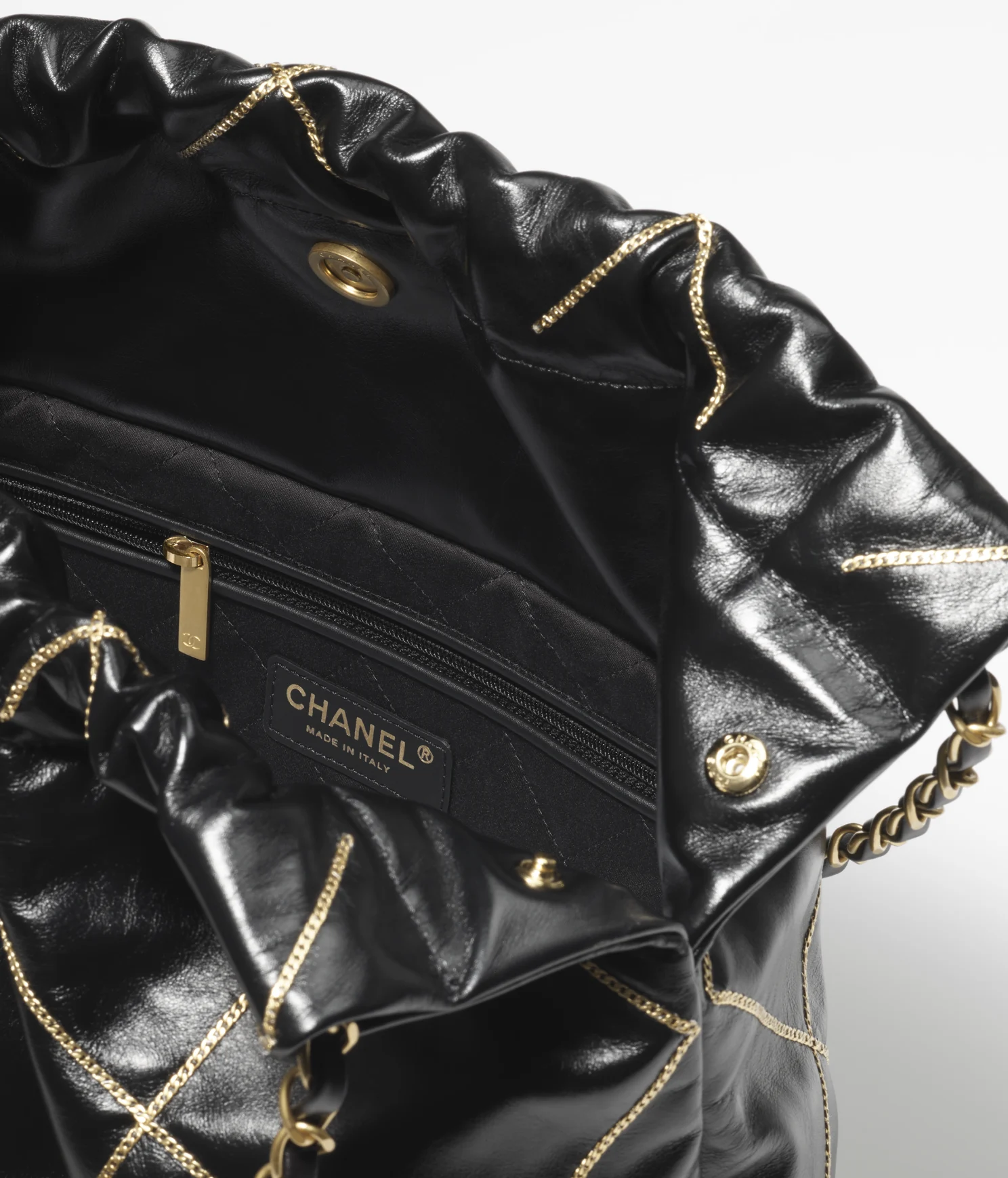 CHANEL / CHANEL 22 HANDBAG Shiny Calfskin & Gold-Tone Metal Black - LITELUX