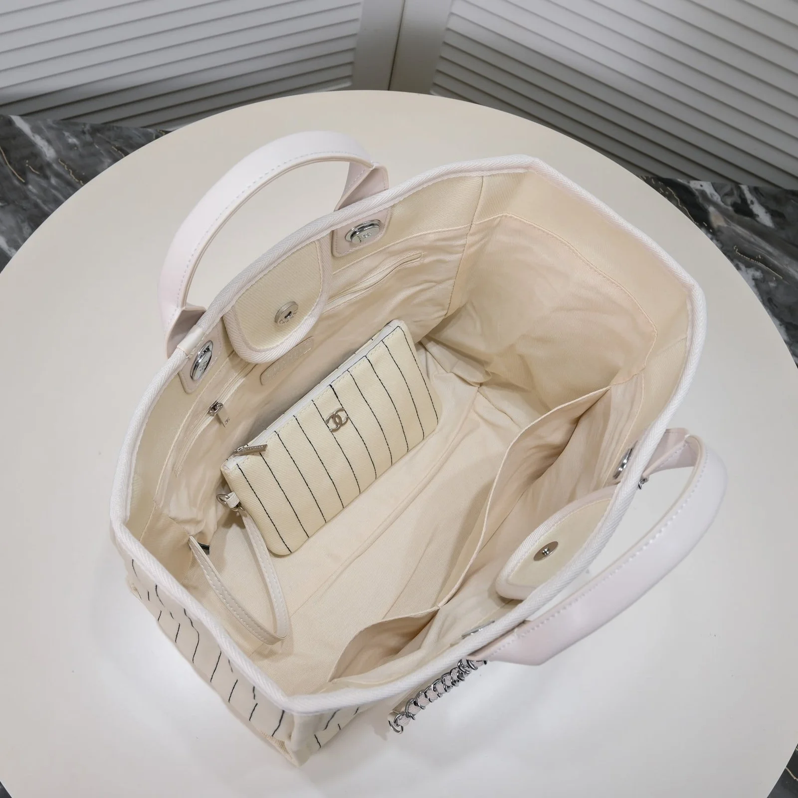 Chanel new beach bag denim bag White with little wallet size: 48*38*30*14cm - LITELUX
