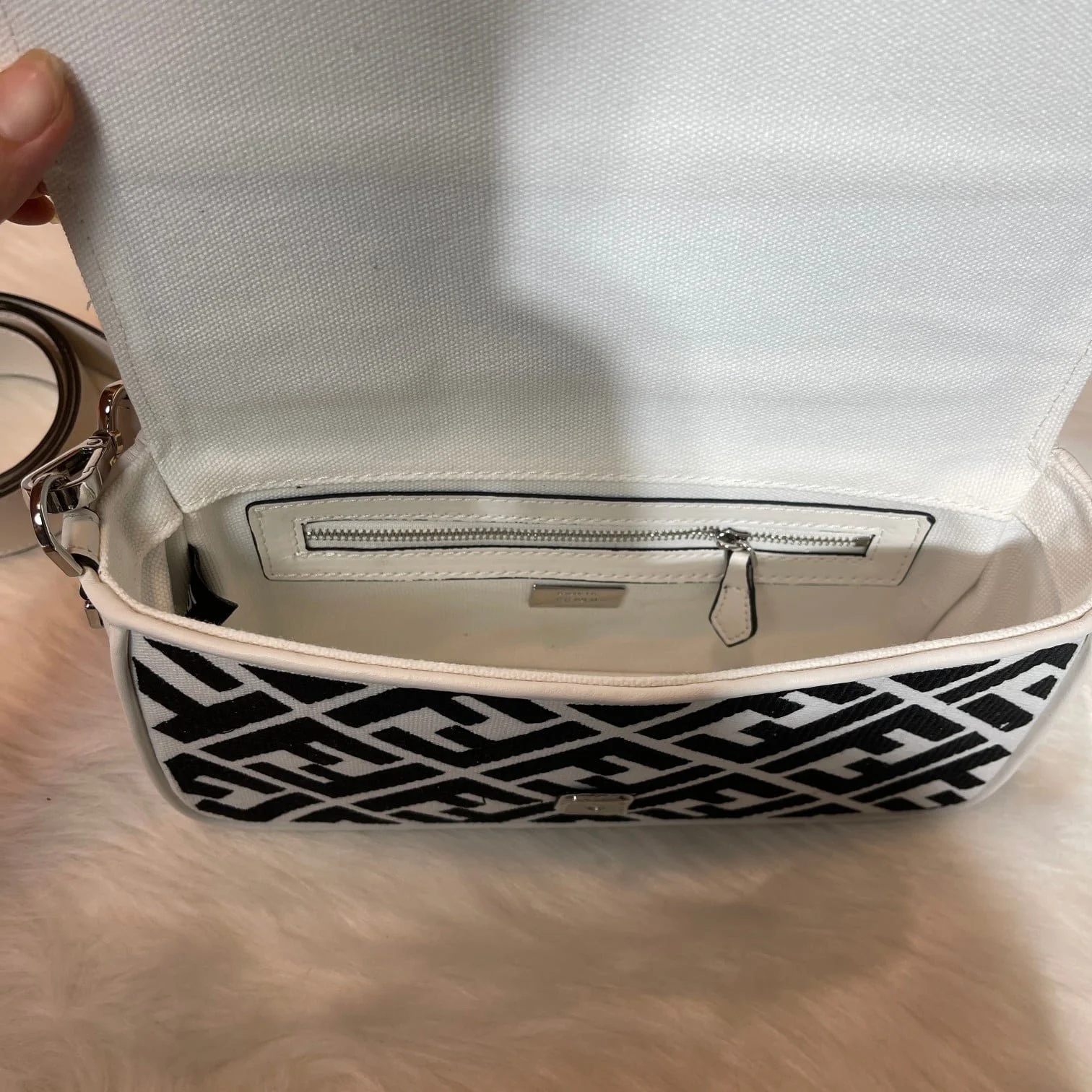 FENDI 2023 latest BAGUETTE bag with Leather strap F2029 Size:26-5-15CM - LITELUX