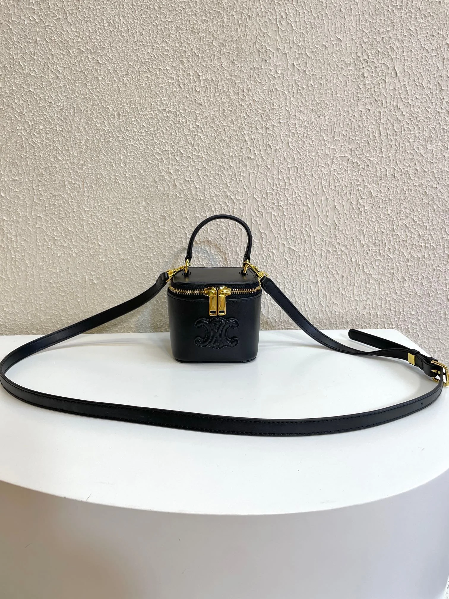 CELINE 23s Spring/Summer – Mini smooth leather makeup case Black 8080 Size: 9.5* 8* 9cm - LITELUX
