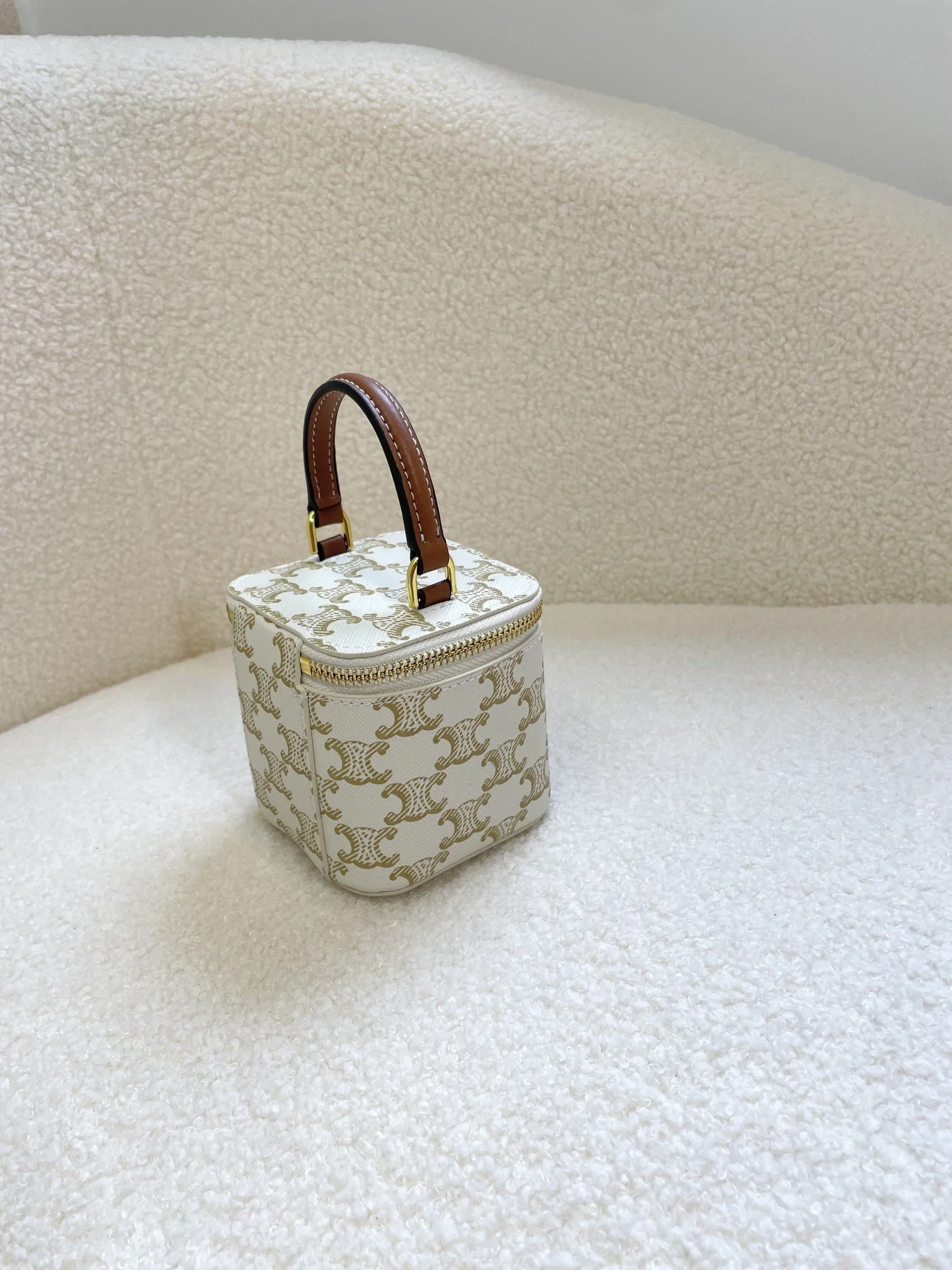 CELINE 23s Spring/Summer – Mini smooth leather makeup case Presbyopia pattern 8080 Size: 9.5* 8* 9cm - LITELUX