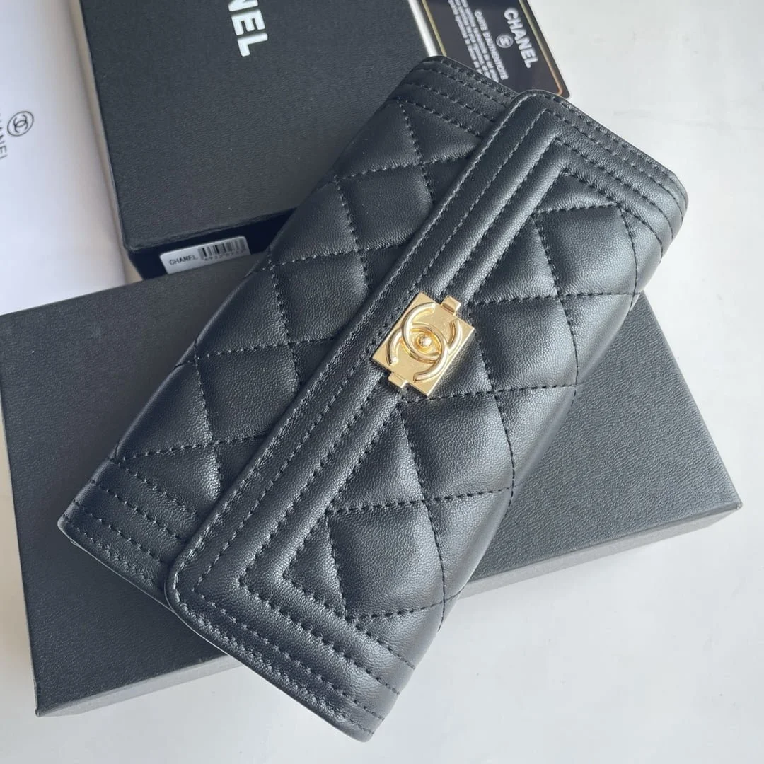 Chanel sheepskin Clutch bag with gold hardware size: 19*10cm - LITELUX