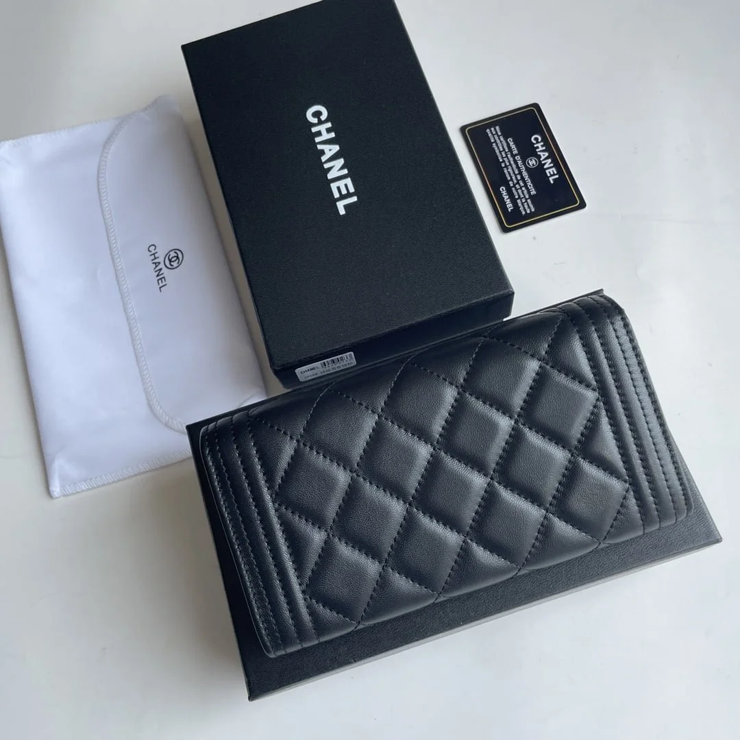 Chanel sheepskin Clutch bag with gold hardware size: 19*10cm - LITELUX
