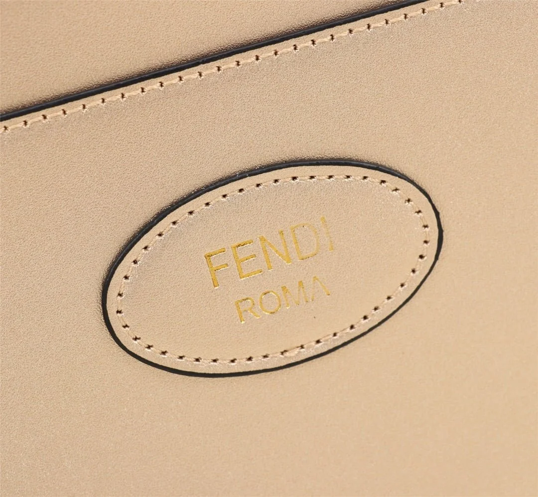 FENDI Iseeu Clip bag size:33* 24.5cm/ 24 *20cm - LITELUX