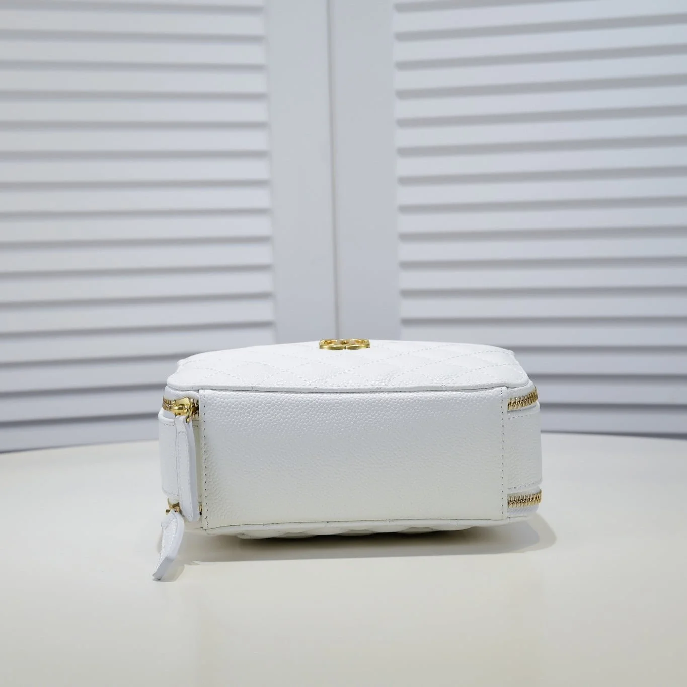 Chanel Caviar alphabet Camera chain crossbody White handle bag - LITELUX