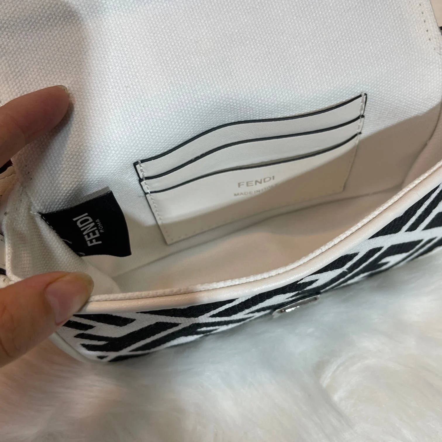 FENDI 2023 latest BAGUETTE bag with Chain strap F2029 Size:19-5-15CM - LITELUX