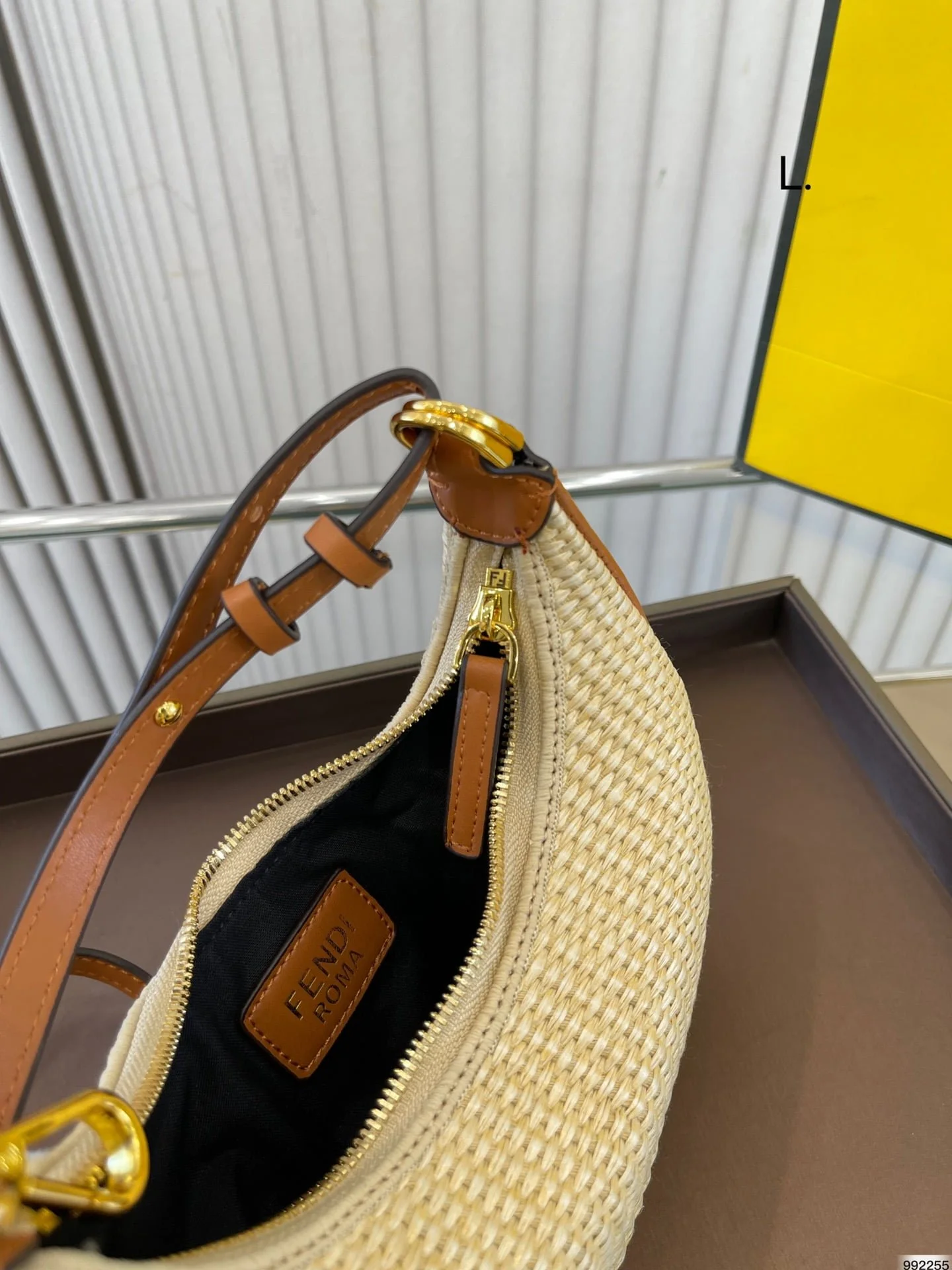 FENDI mini Straw half moon bag Pink Size: 18*9cm - LITELUX