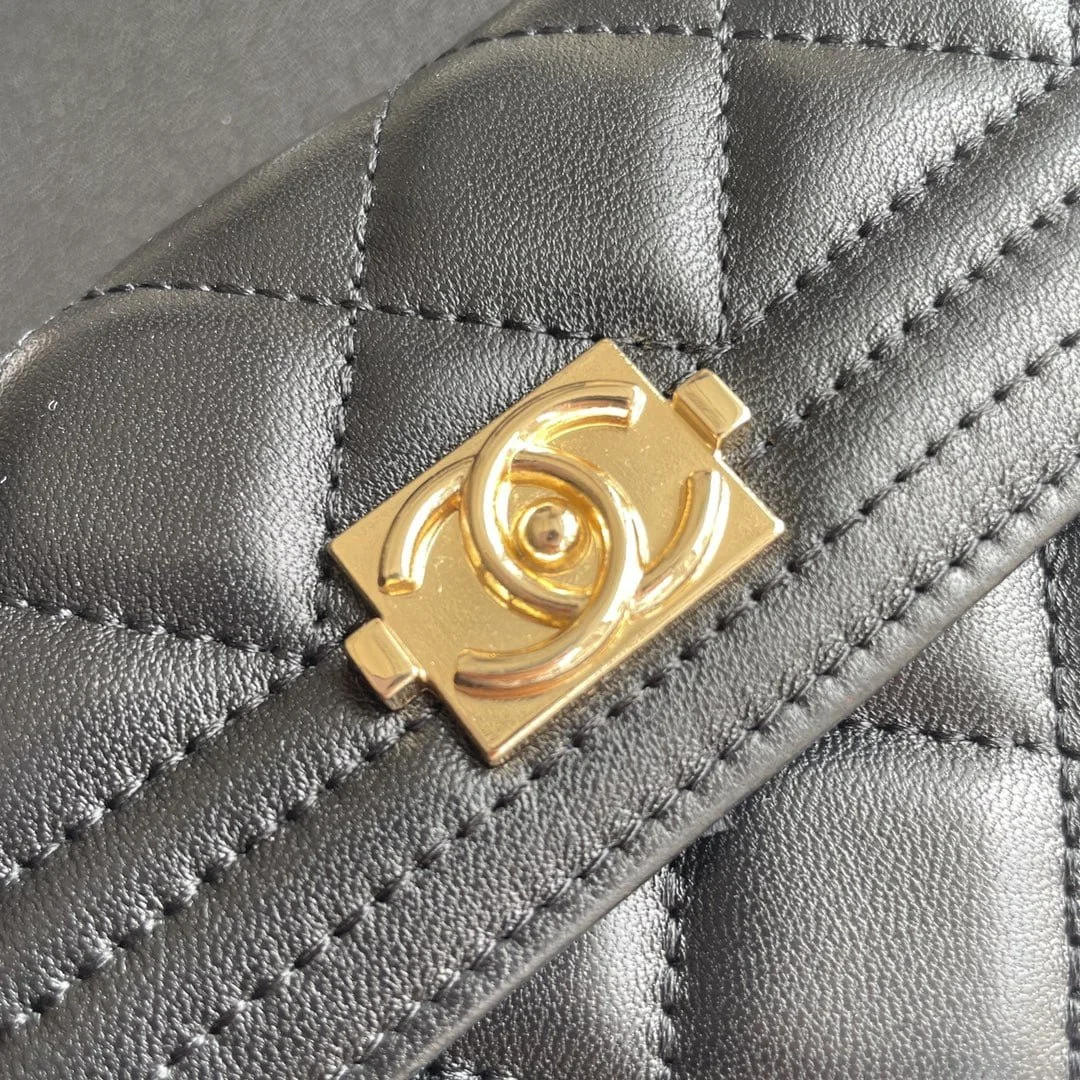 Chanel sheepskin Clutch bag with gold hardware size: 19*10cm - LITELUX