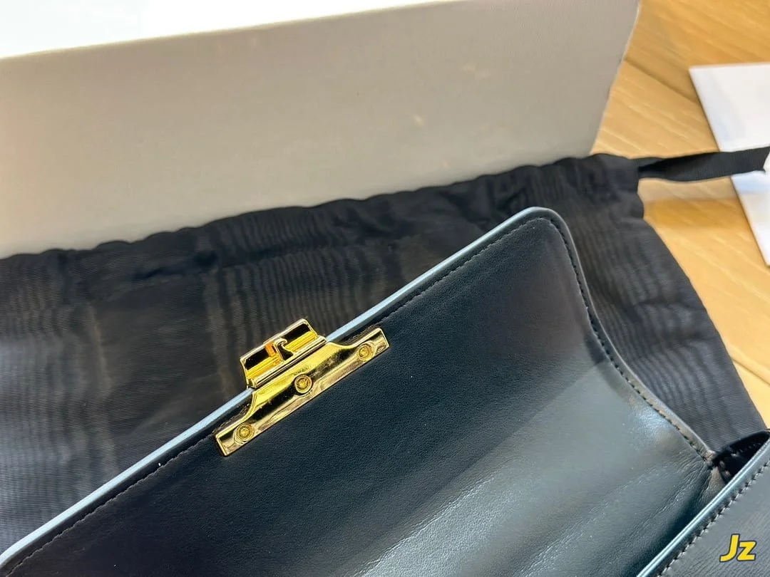 CELINE TRIOMPHE Crossbody bag Black Size: 20cm - LITELUX