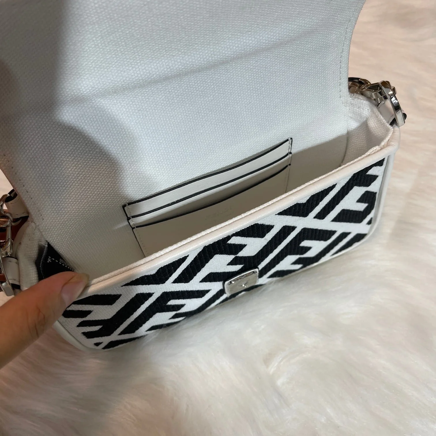 FENDI 2023 latest BAGUETTE bag with Chain strap F2029 Size:19-5-15CM - LITELUX