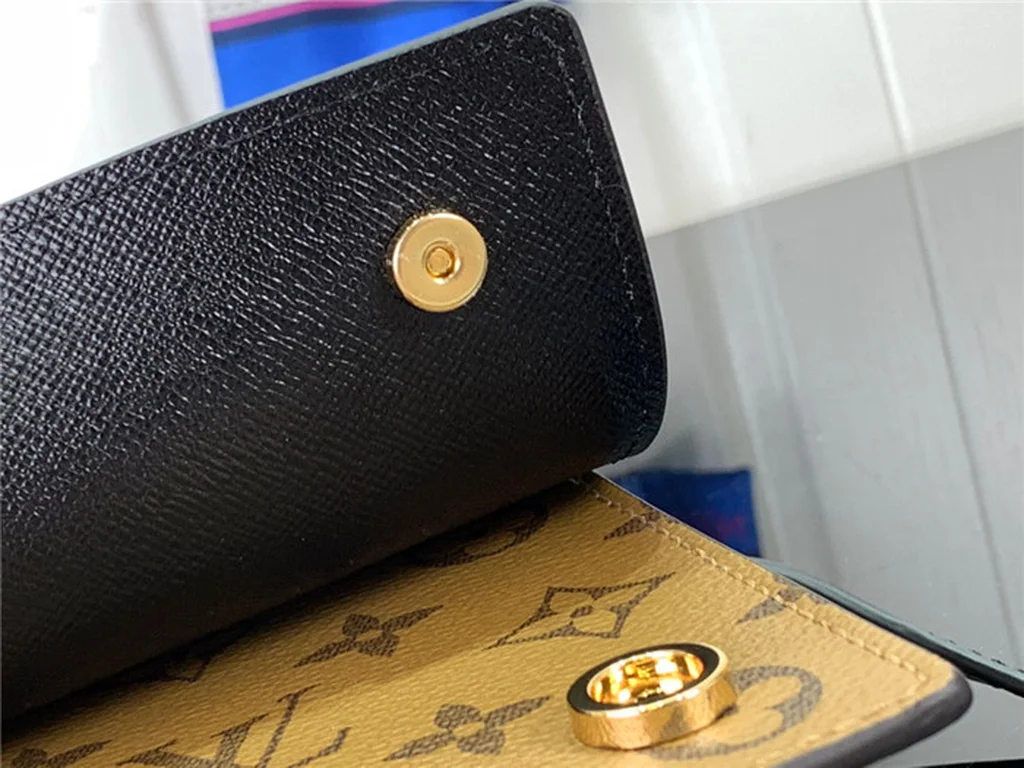 2023 Louis Vuitton Book Chain Wallet Bag M81830 - LITELUX