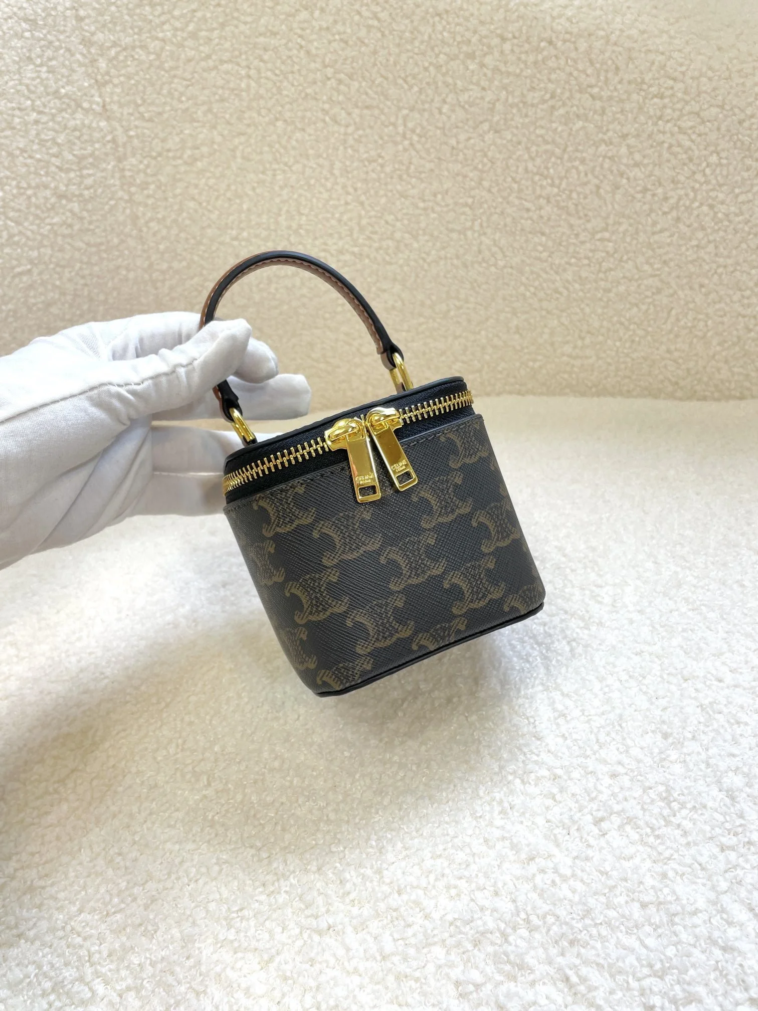 CELINE 23s Spring/Summer – Mini smooth leather makeup case Presbyopia pattern 8080 Size: 9.5* 8* 9cm - LITELUX
