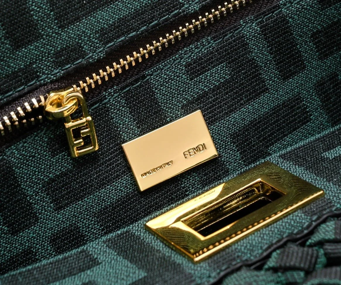 FENDI peekaboo knit Classic handbag 0363 Size: 23*7*18cm - LITELUX