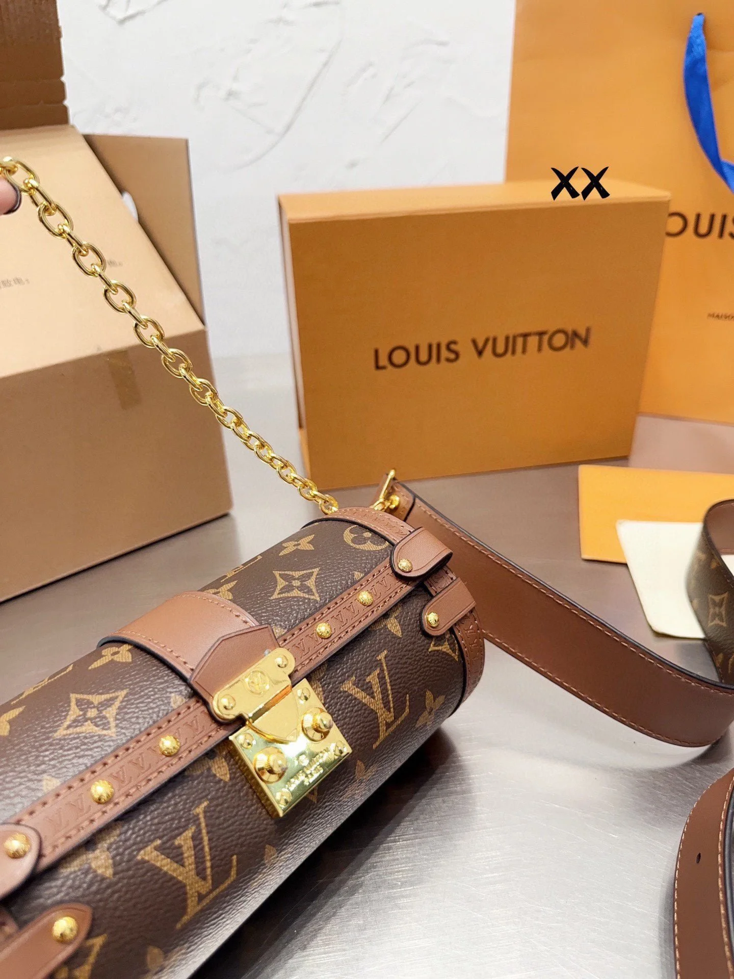 Louis Vuitton / LV prefall papillon trunk monogram round flip latch design crossbody bag - LITELUX
