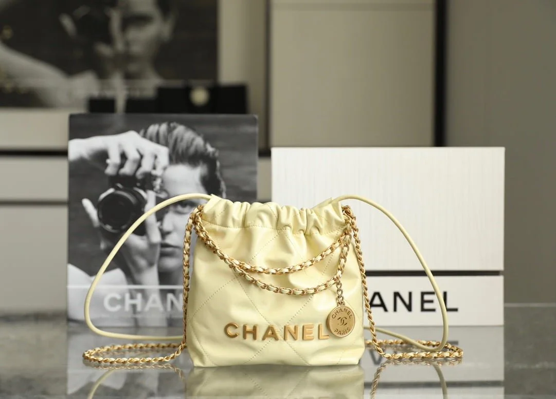 Chanel Mini 22Bag Bright face calfskin size: 19*20*6 cm - LITELUX