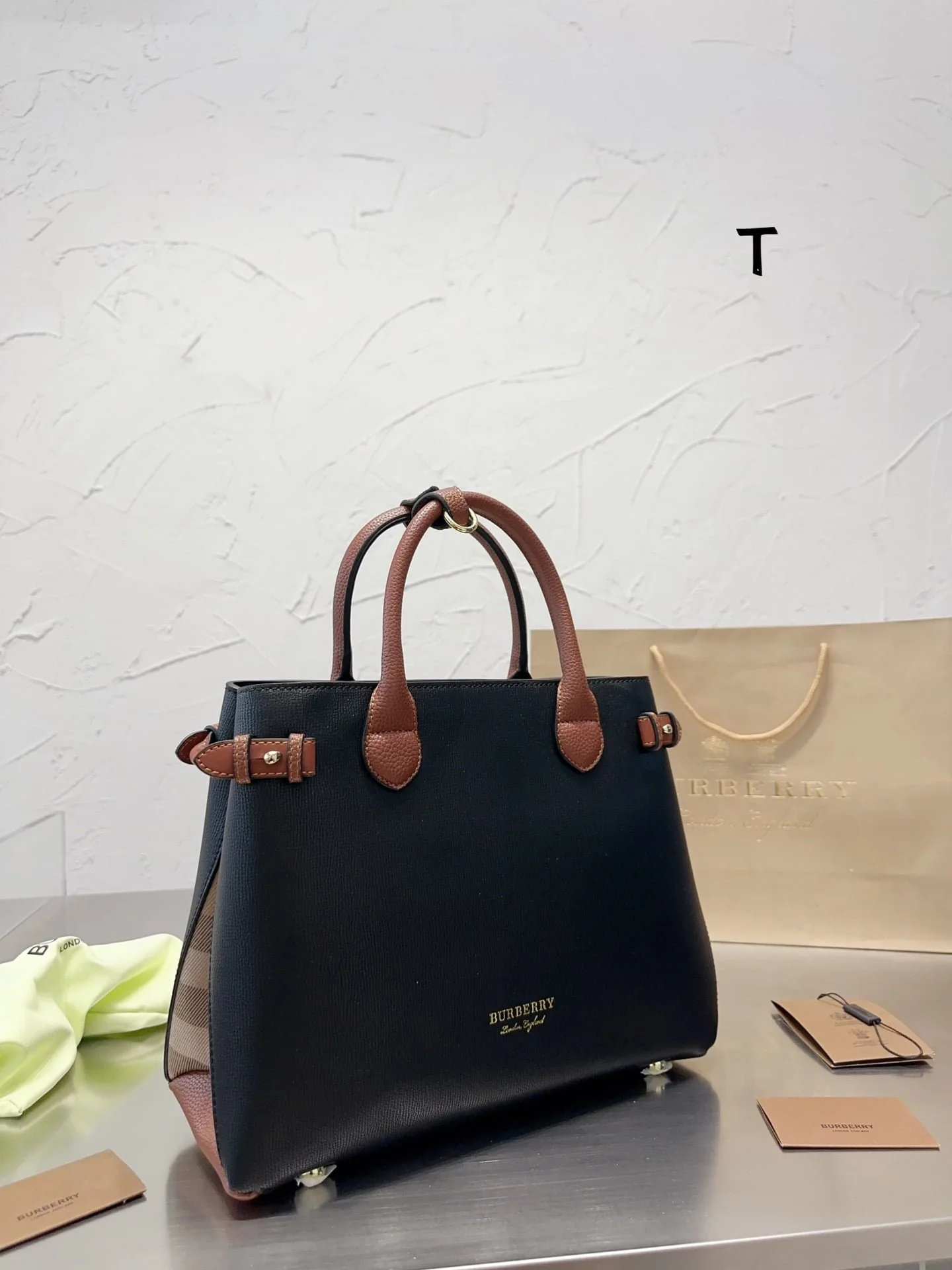 Burberry Tote handbag size:  33 26cm - LITELUX