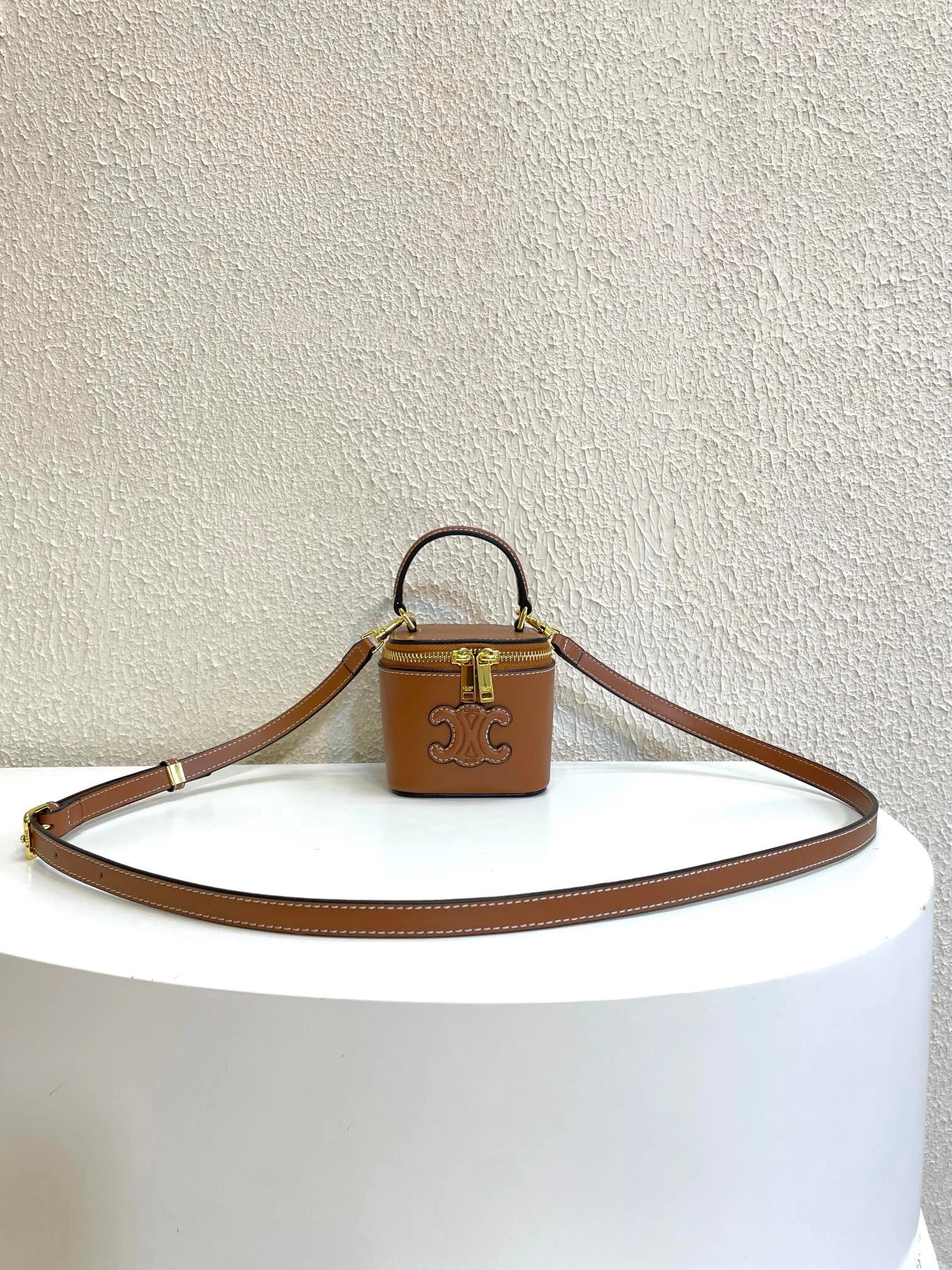 CELINE 23s Spring/Summer – Mini smooth leather makeup case brown 8080 Size: 9.5* 8* 9cm - LITELUX