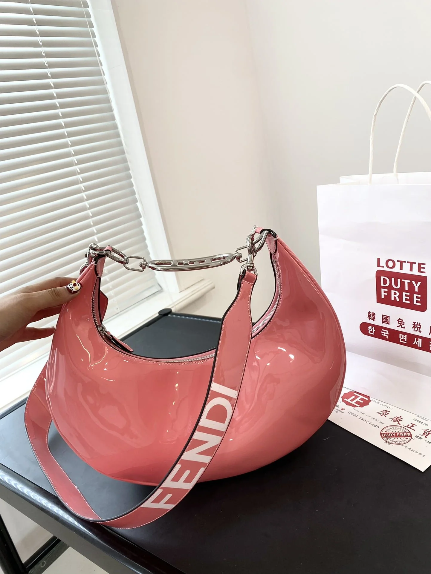 FENDI Patent leather half moon bag Pink Size: 34*16cm - LITELUX