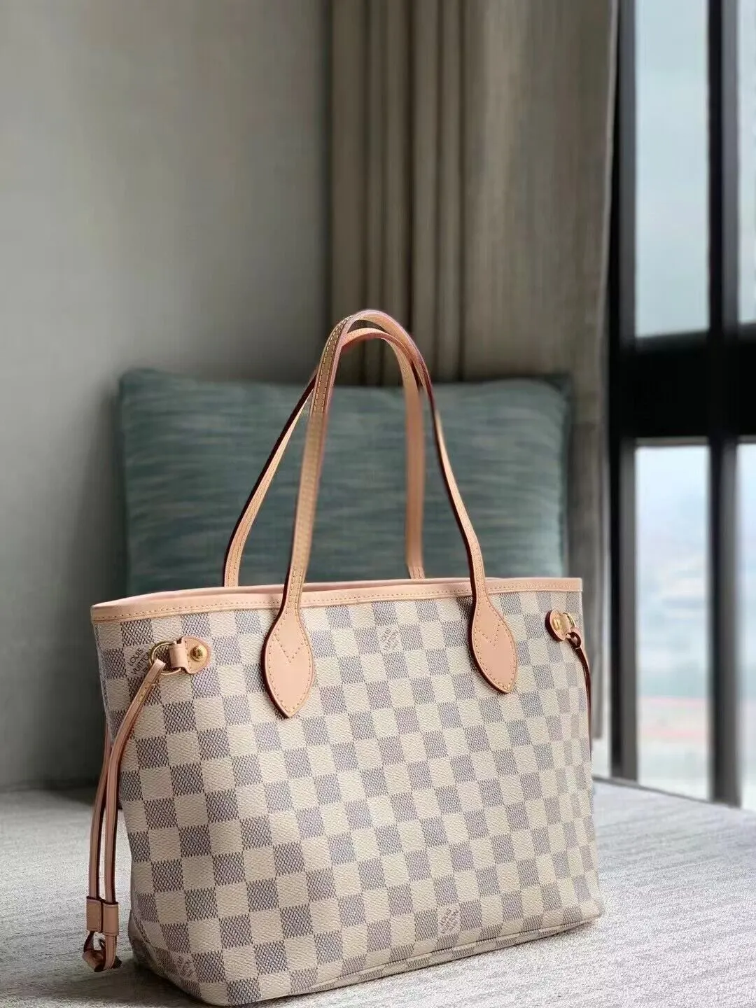 Louis Vuitton bag - LITELUX