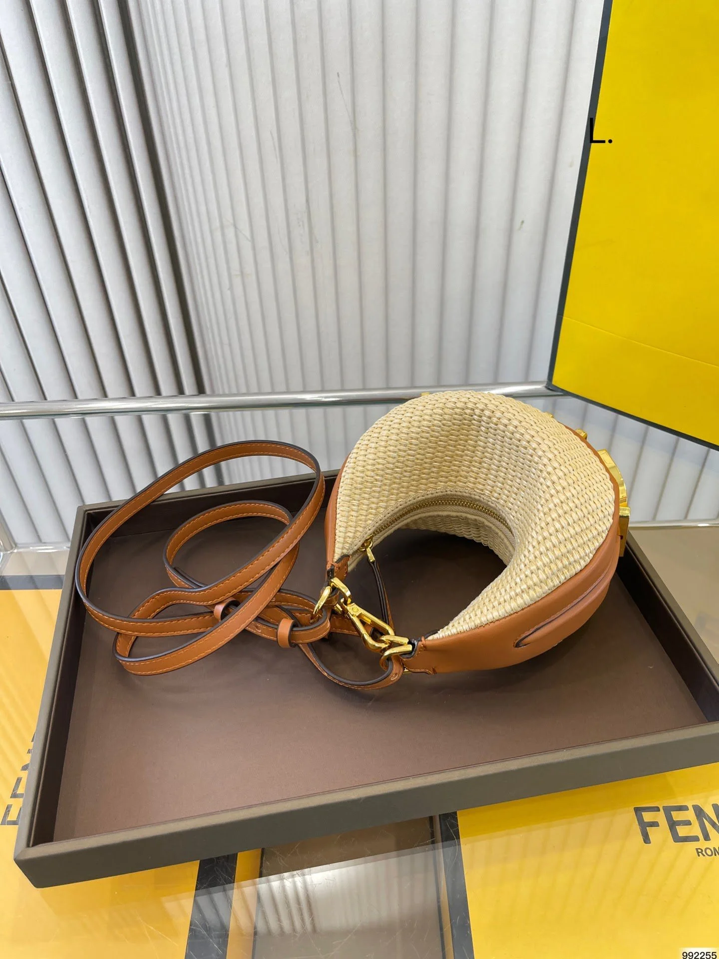 FENDI mini Straw half moon bag Pink Size: 18*9cm - LITELUX