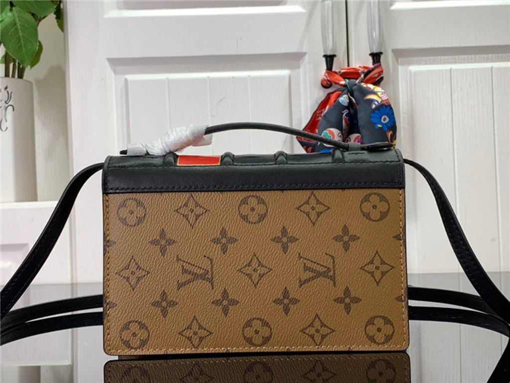 2023 Louis Vuitton Book Chain Wallet Bag M81830 - LITELUX