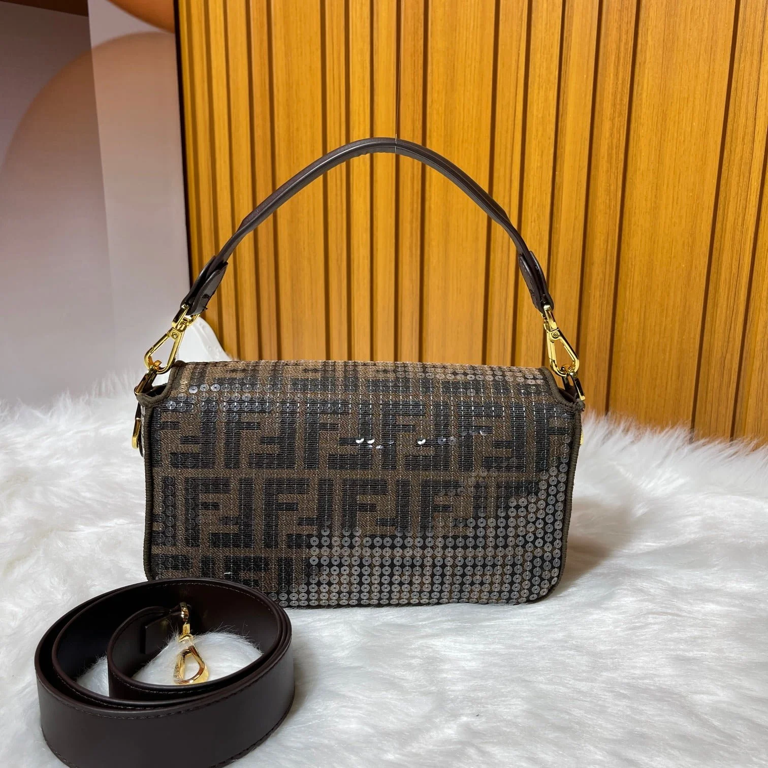 FENDI baguette bag with beads F2029 Size: 26*5*15CM - LITELUX