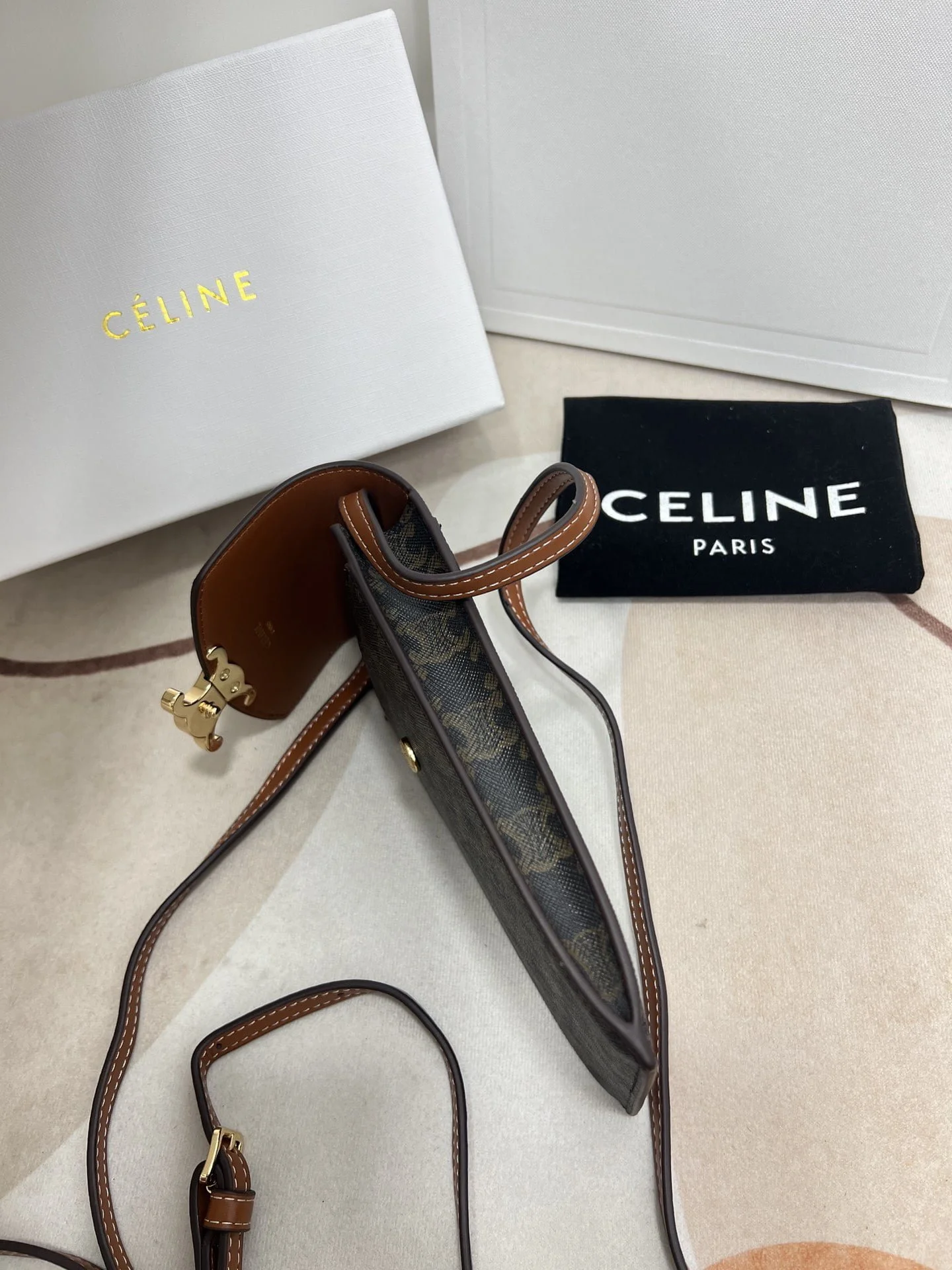 CELINE Mobile phone bag with leather strap Size: 10*2*19cm - LITELUX