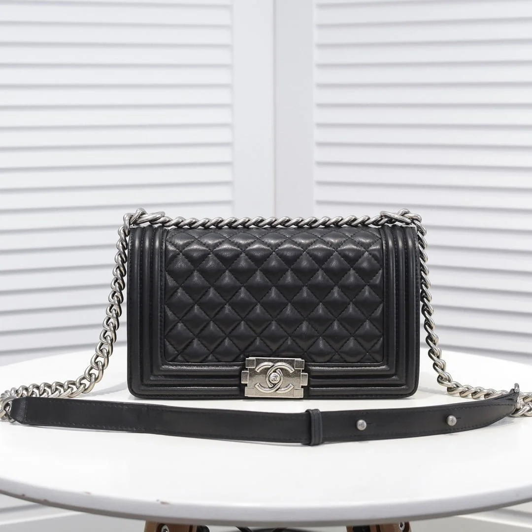 Chanel Lamb skin chain crossbody bag with sliver hardware size: 25*15*9cm - LITELUX