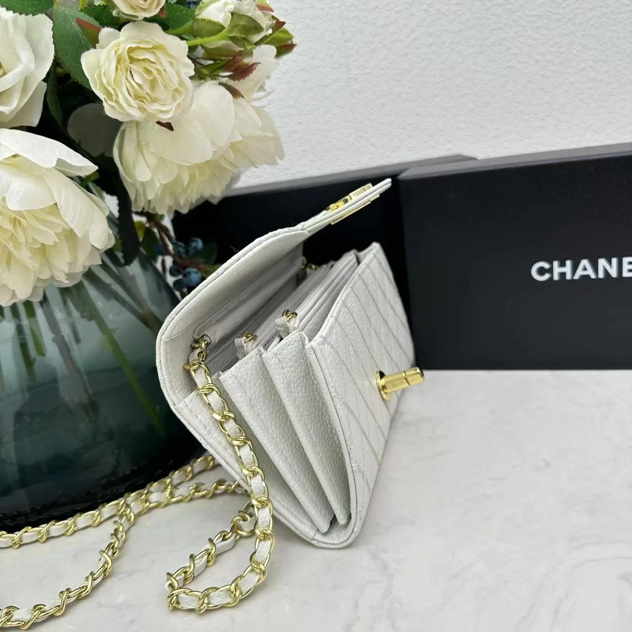 Chanel chain crossbody bag diamond and litchi cowhide White 50098 size: 19*10*3.5cm - LITELUX