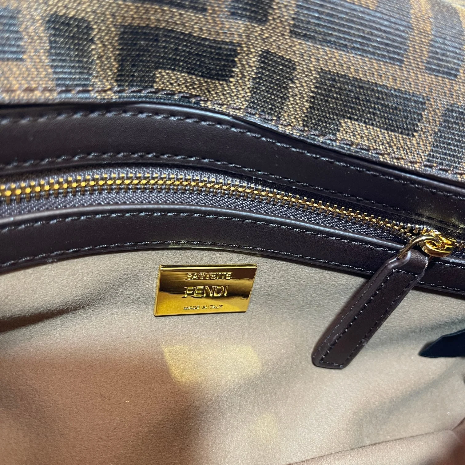 FENDI baguette bag with beads F2029 Size: 26*5*15CM - LITELUX